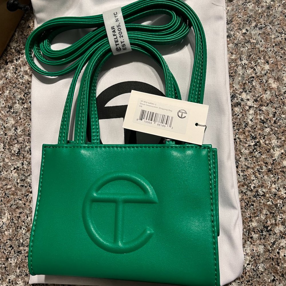 Small Telfar Bag in the color Greenscreen